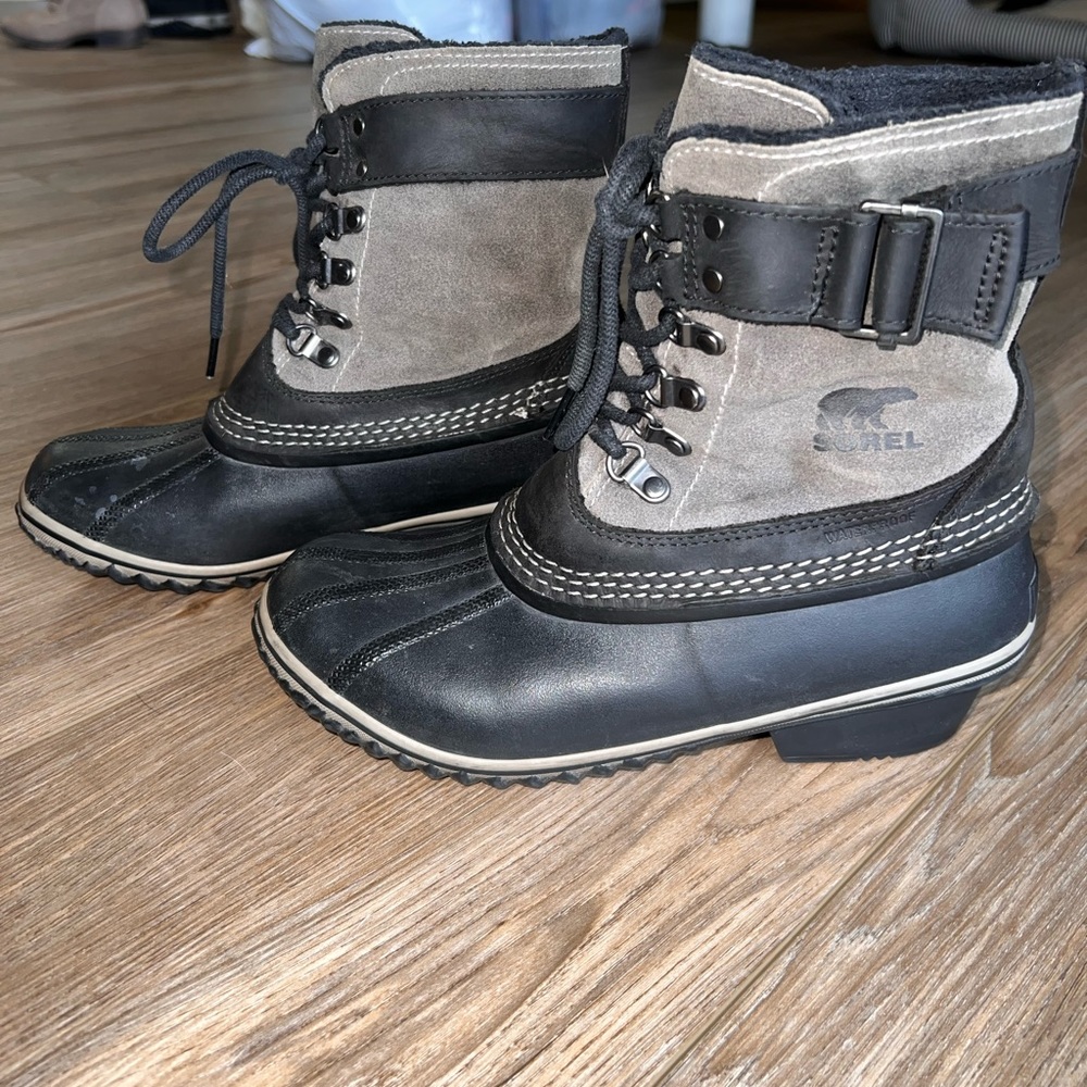 Tall Black Sorel boots! Size 8